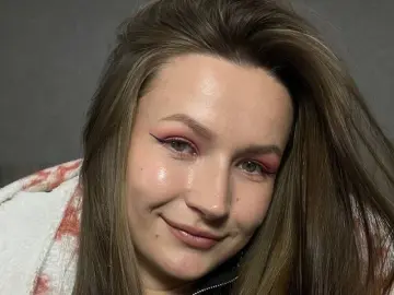 LiraBend  live sex cam