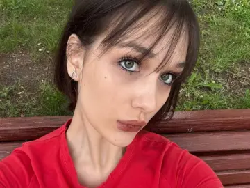 MarvelNaffziger  live sex cam