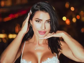 BiankaLeoness  live sex cam