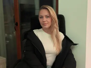 AnyaLior  live sex cam