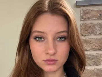 LaraVey  live sex cam