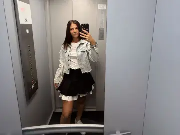 SabrineDivinee  live sex cam