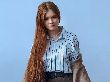 GwynBujarski  live sex cam