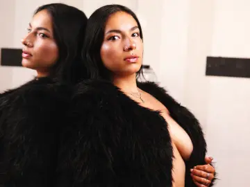 KiaraFox  live sex cam