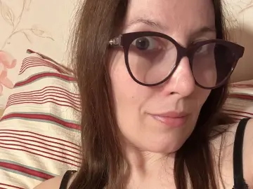 AlanyssLyon  live sex cam