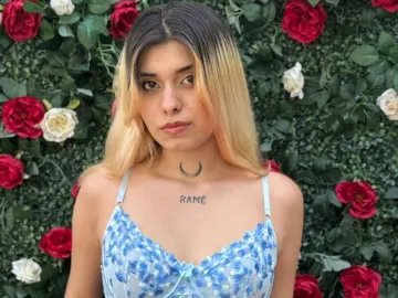 LannaHooter  live sex cam