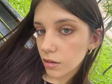 SaritaHowick  live sex cam
