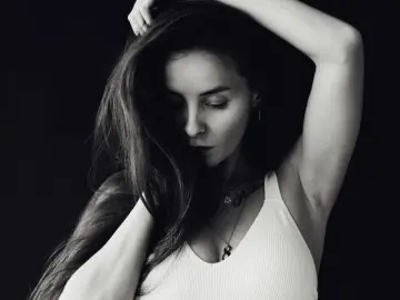 FrauRazor  live sex cam