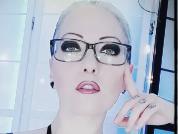 LeslieEden  live sex cam