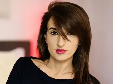 LauraRiccoo  live sex cam