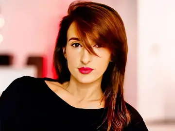 LauraRiccoo  live sex cam