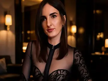 LauraRiccoo  live sex cam