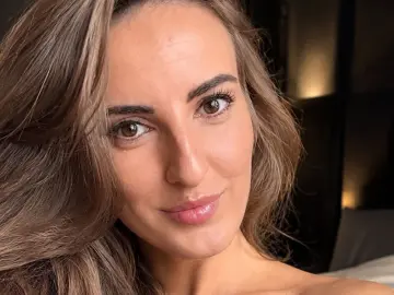 LauraRiccoo  live sex cam