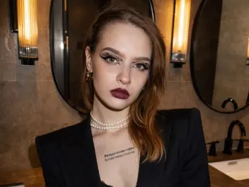 VictoriaMill  live sex cam