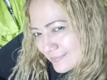 ClauMills  live sex cam