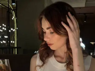 LuxeLina  live sex cam