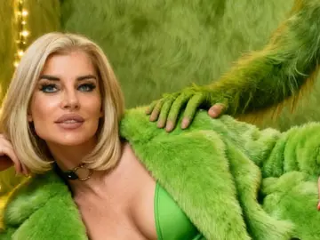 ErikaKis  live sex cam