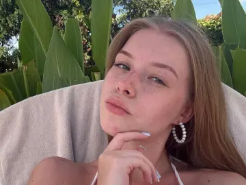 LashandaWeider  live sex cam