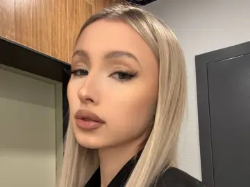 MyongDegado  live sex cam