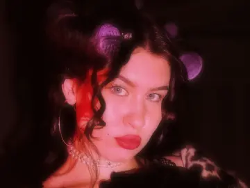 LarondaSuitt  live sex cam