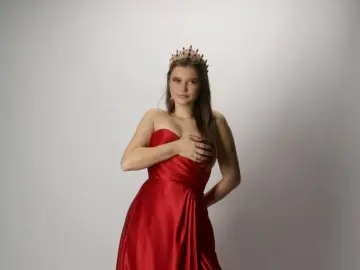 LindsayBister  live sex cam