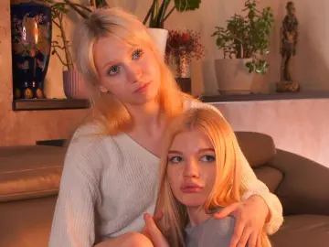 AkilahAndQueeni  live sex cam