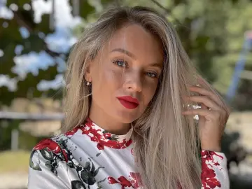 ElieLewison  live sex cam