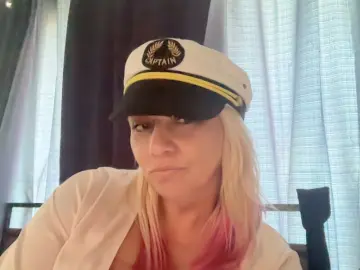 DjLilPuffster  live sex cam