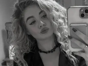 LucilePapke  live sex cam