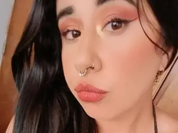 LolaMorrison  live sex cam