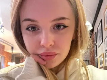 DevonaBradner  live sex cam