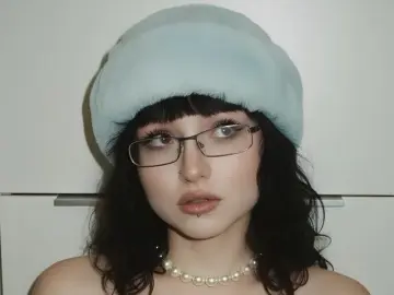LonnieMackaman  live sex cam