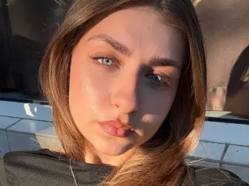 MargeEgeland  live sex cam