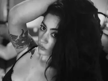 IllustriousLana  live sex cam