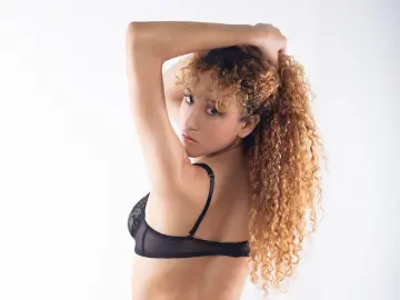 EmiRyann  live sex cam