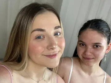 IlonaAndPansy  live sex cam
