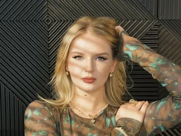 MiaLloydy  live sex cam