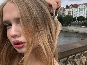 AmberWindow  live sex cam