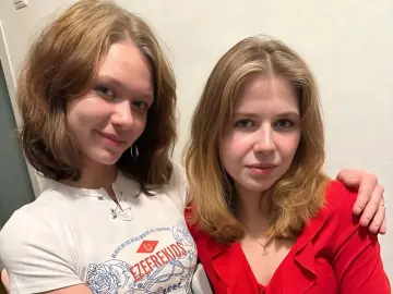 VivianAndOlivia  live sex cam