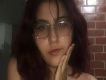 SarahCharms  live sex cam