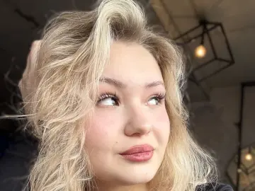 LavernaMonnot  live sex cam