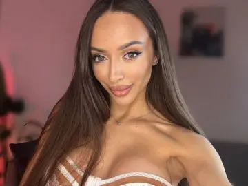 TynaAkira  live sex cam