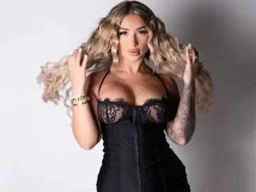 JuliaNoir  live sex cam