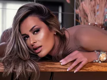 AshyTaylor  live sex cam