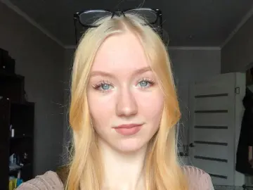 AvelinaSeide  live sex cam