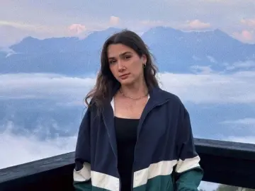 HallieHaines  live sex cam