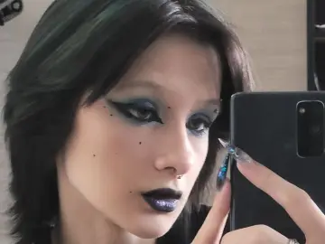 MeriHollway  live sex cam