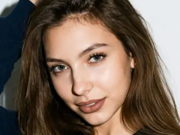 LeannHonnerlaw  live sex cam