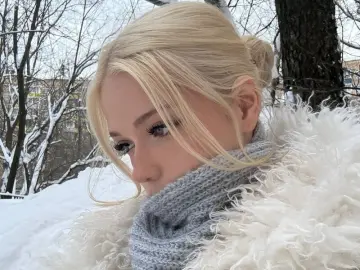 JuneLaughton  live sex cam