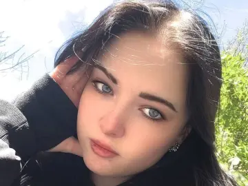 KiraBentley  live sex cam